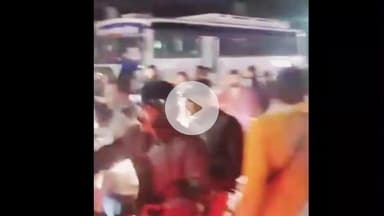 देहरादून: सर्वे चौक में दबंगों की दबंगई का वीडियो आया सामने, पहले बुजुर्ग पर किया हमला, फिर बचाव करने वालों से भी की मारपीट