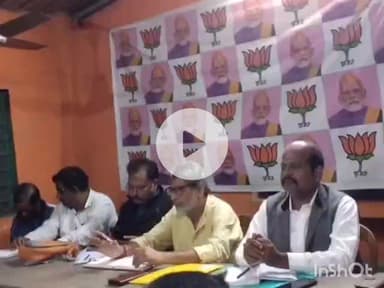 পাঁচলা: হাওড়া জেলা সদর বিজেপির পক্ষ থেকে পাঁচলা বিধানসভায় বিশেষ সাংগঠনিক বৈঠক উপস্থিত জেলা সভাপতি।