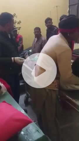 धामपुर: नहटौर के नूरपुर मार्ग पर गांव खंडसाल के पास अज्ञात वाहन की टक्कर से तीन बाइक सवार घायल