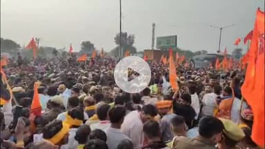 मथुरा: बाबा धीरेंद्र शास्त्री की एकता पदयात्रा में पुलिस ने पकड़ा संदिग्ध युवक, पास से बरामद हुआ पुलिस का फर्जी आईडी कार्ड