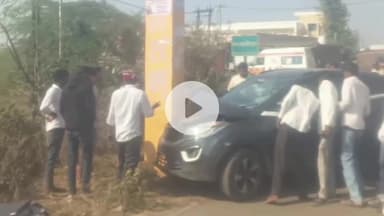 कालापीपल: कालापीपल में अनियंत्रित कार अरनिया कलां रोड पर प्रवेश द्वार से टकराई