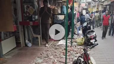 मथुरा: शहर के रंगेश्वर मंदिर मार्ग पर नगर निगम ने चलाया अभियान, अवैध चबूतरे तोड़े, लोगों ने की प्रशंसा