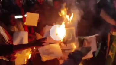 खंडवा नगर: दिल्ली बम धमाके पर खंडवा में फूटा गुस्सा! महादेवगढ़ मंदिर के सामने आतंकवाद का पुतला दहन, पाकिस्तान के खिलाफ लगे नारे