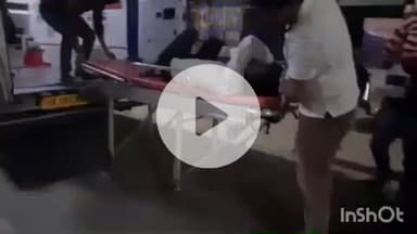 हाथरस: सासनी के राधिका ढाबे के पास तेज गति से दो बाइक टकराईं, मां-बेटा घायल, हाईवे की गाड़ी से जिला अस्पताल भेजा गया