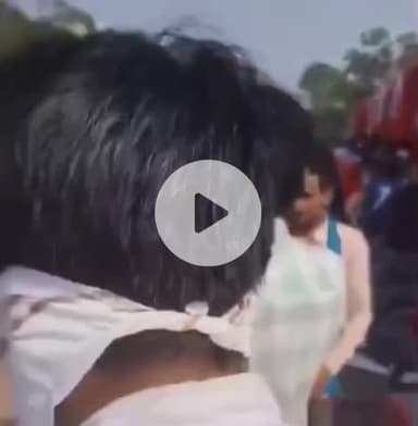 ललितपुर: गिन्नोट बाग में मुख्यमंत्री सामूहिक विवाह में 332 जोड़ों को ठेकेदार ने दी घटिया सामग्री, मुँह छिपाकर भागा, वीडियो वायरल