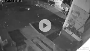 मिर्ज़ापुर: गुड़हट्टी में खड़े ट्रक में बुलेट सवारों ने पीछे से मारी जोरदार टक्कर, एक की मौत, घटना सीसीटीवी में कैद