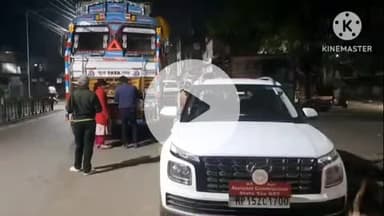 खुरई: पशु चिकित्सालय के पास GST असिस्टेंट कमिश्नर ने लोहे के सरियों से भरे ट्रक पर की कार्रवाई, GST चोरी का मामला