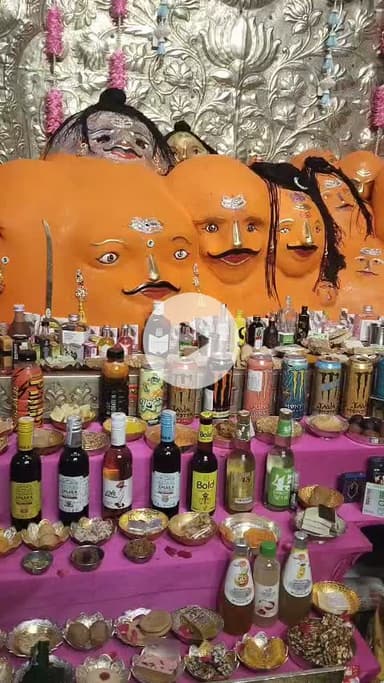 उज्जैन में भागसीपुरा स्थित 56 भैरव मंदिर में 200 प्रकार की मदिरा और 256 से ज्यादा पकवान का भोग लगाया गया।🚩*
#भैरव अष्टमी