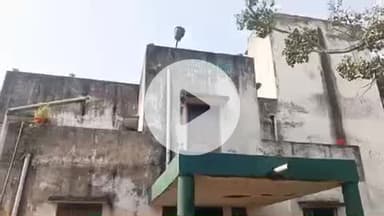 सरमेरा: सरमेरा प्रखंड कार्यालय के ई-किसान भवन में बीज लेने के लिए उमड़ी किसानों की भीड़