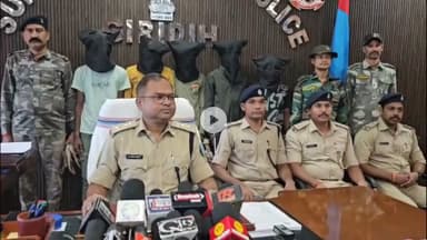 गिरिडीह: गांडेय के बालीडीह मैदान के पास पुलिस ने छापेमारी कर पांच शातिर साइबर अपराधियों को दबोचा: एसपी