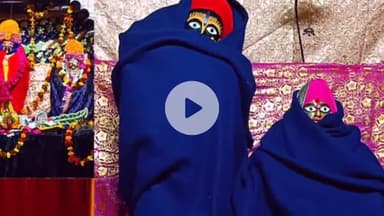 खंडवा नगर: खंडवा में सर्दी का असर: भगवान को पहनाए गर्म कपड़े, मंगला आरती में अंगीठी और रात में गर्म दूध का भोग