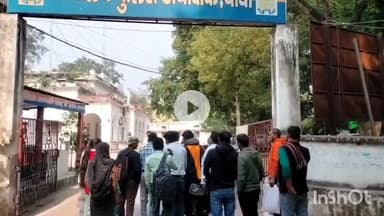 बांदा: कलेक्ट्रेट पहुंचकर पंचायत सहायकों ने दिया ज्ञापन, मारपीट के मामले में प्रधानपति और उसके साथियों पर कार्रवाई की मांग