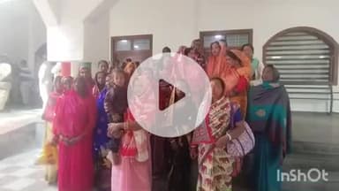 लखीमपुर: लखीमपुर खीरी के कलेक्ट्रेट परिसर में महिला केयर टेकरों ने किया प्रदर्शन, समय पर मानदेय भुगतान न मिलने की उठाई मांग