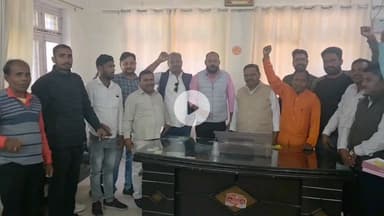 पूरनपुर: भाजपा की बिहार में ऐतिहासिक जीत पर पूरनपुर भाजपा कार्यालय में जश्न, कार्यकर्ताओं ने बांटी मिठाइयाँ