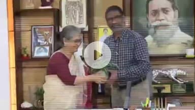 कांके: सीएम आवास में बाल दिवस पर सीएम ने यूनिसेफ के पूर्व बाल पत्रकारों और युवाओं से किया संवाद