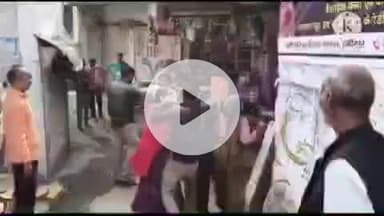 हमीरपुर: मुस्करा बाजार में दुकानदारों के बीच लाठी-डंडे चले, वीडियो सोशल मीडिया पर हो रहा वायरल