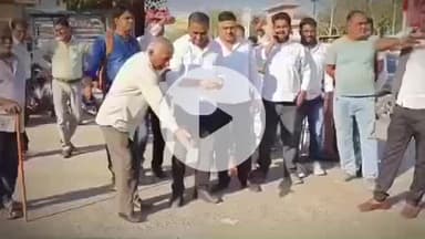 बाड़मेर: अंता विधानसभा क्षेत्र में कांग्रेस की जीत पर बाड़मेर रेलवे स्टेशन के आगे कांग्रेस कार्यकर्ता ने पटाखे फोड़कर खुशी जताई