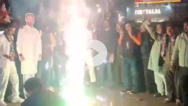 कांके: अल्बर्ट एक्का चौक के पास बिहार विधानसभा चुनाव में एनडीए की जीत पर लोजपा ने मनाया जश्न