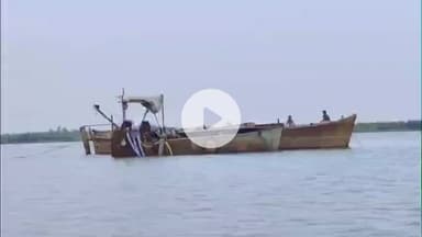 ചാവക്കാട്: ദേശീയപാത നിർമ്മാണത്തിനായി ചേറ്റുവ പുഴയിൽ നിന്നുള്ള മണ്ണെടുപ്പ് നാട്ടുകാർ തടഞ്ഞു