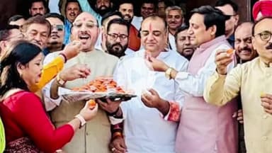 रामपुर: बिहार की जीत पर रामपुर भाजपा कार्यालय में जश्न मनाया गया, विधायक आकाश सक्सेना रहे मौजूद