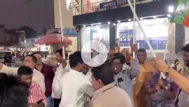 खंडवा नगर: बिहार चुनाव में भाजपा की जीत पर खंडवा में जलसा, केवल राम चौराहे पर ढोल-धमाके व मिठाइयों से मना जश्न