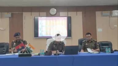 गाज़ीपुर: पुलिस लाइन में एसपी डॉ. ईरज राजा ने की अपराध समीक्षा बैठक, सभी थाना क्षेत्रों में सख्ती के दिए निर्देश