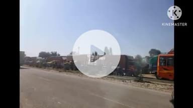 ललितपुर: शहर के कैलगवां चौराहा के पास निर्मित हो रही ओवर ब्रिज के पास आए दिन लग रहा वाहनों का जाम, वीडियो हुआ वायरल