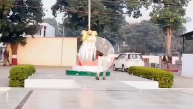 शाहजहांपुर: पुलिस लाइन में साप्ताहिक परेड का आयोजन, पुलिस अधीक्षक ने परेड की सलामी के बाद किया निरीक्षण