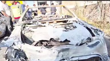 देहरादून: ब्राह्मणवाला के पास शंकुतला क्षेत्र में देर रात अज्ञात कारणों से चार कारों में लगी आग, पुलिस जांच में जुटी