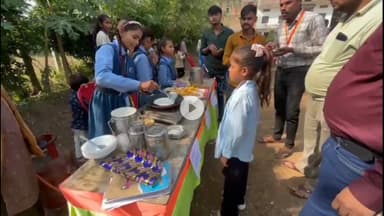 शिवपुरी: सिरसौद सहित ग्रामीण क्षेत्रों के स्कूलों में बाल दिवस पर छात्रों ने दुकानें सजाईं, व्यवसाय का पाठ सीखा