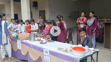 के पी इंटर कॉलेज के छात्र छात्राओं के द्वारा बाल दिवस पर लगाए गए स्टाल मेले का बच्चों ने लिया आनंद अध्यापक एवं अध्यापिकाएं रहे मौजूद