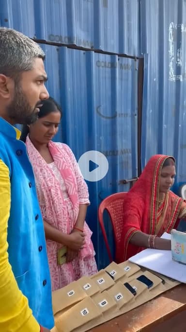 मतदान केंद्र पर जीविका दीदीयों को किसने और क्यों भेजा था?BJP ya RJD kisne bheja aapko ya Modi Ne bheja?#bihar #share