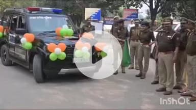 बांदा: डायल UP 112 मुख्यालय से जनपद बांदा को प्राप्त हुए 8 नए PRV वाहनों को ASP और सहायक SP ने हरी झंडी दिखाकर रवाना किया