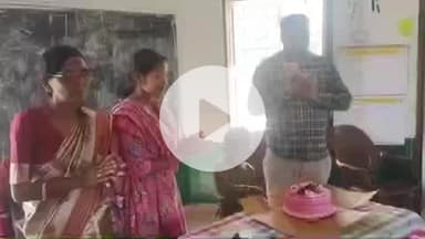 सोहावल: प्राथमिक विद्यालय दिनकरपुर में चिल्ड्रन डे मनाया गया, काटा गया केक और बच्चों को वितरण की गई मिठाई