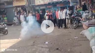 जैसीनगर: बिहार में एनडीए की जीत पर जैसीनगर में भाजपा कार्यकर्ताओं ने पटाखे फोड़कर मनाया जश्न