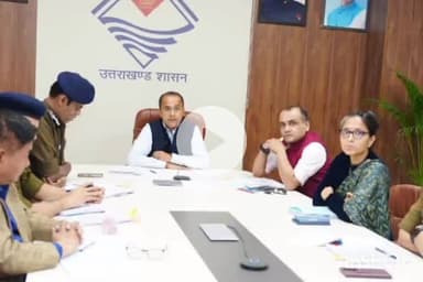 देहरादून: गृह सचिव शैलेश बगौली ने सचिवालय में सुरक्षा व्यवस्था को लेकर अधिकारियों और जिलाधिकारियों के साथ की बैठक