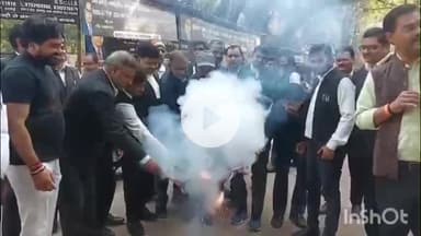 हरदोई: बिहार में एनडीए की प्रचंड जीत पर हरदोई में अखिल भारतीय संयुक्त अधिवक्ता परिषद ने आतिशबाजी कर मनाया जश्न