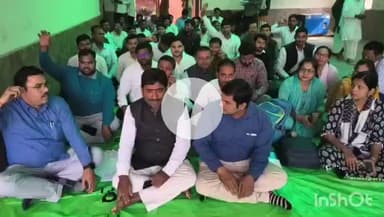 महाराजगंज: सदर तहसील में लेखपाल संघ ने अपनी मांगों को लेकर किया धरना