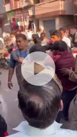 लखीमपुर: लखीमपुर सदर तहसील के बाहर प्रॉपर्टी डीलरों में भिड़ंत, पैसों के विवाद ने लिया उग्र रूप, कॉलर पकड़कर पहुंचे कोतवाली