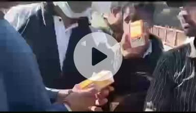 ऋषिकेश: श्यामपुर में सड़क पर आबकारी टीम की चेकिंग के दौरान दो मोटरसाइकिल सवार अभियुक्तों को किया गया गिरफ्तार