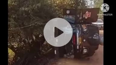 ललितपुर: शहर की गल्ला मंडी के पीछे स्थित नहर रोड पर सरिया से लदी टैक्सी अनियंत्रित होकर पलटी, बड़ा हादसा टला