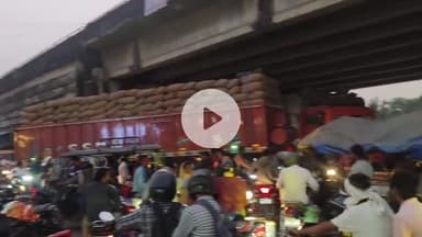 पूर्णिया के जलालगढ़ ओवरब्रिज पर लगा जाम,शाम 5 बजे आधे घंटे तक बाधित रहा यातायात, रोज की समस्या