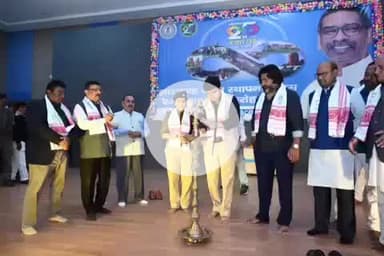 पाकुड़: झारखंड स्थापना दिवस पर पाकुड़ में रजत जयंती समारोह, बिरसा मुंडा को सांसद, डीसी व एसपी ने दी श्रद्धांजलि