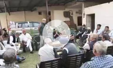 रूड़की: जादूगर रोड पर स्थित जिला कांग्रेस कमेटी के कैंप कार्यालय पर आयोजित की गई एक आवश्यक बैठक