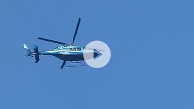 झारखंड स्थापना के दिवस के शुभ अवसर पर हेलीकॉप्टर के जरिए आसमान से उड़ाया गया फूलों का लहर।#jharkhand #india #ranchi