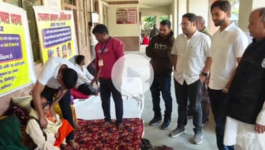 नौतनवा: नौतनवा तहसील में आमरण अनशन पर बैठी साध्वी की तबियत बिगड़ी, डॉक्टर पहुंचे