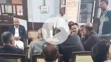 बहराइच: जिला बार एसोसिएशन सभागर में ग्राम न्यायालयों की स्थापना के विरोध में अधिवक्ताओं ने की बैठक, न्यायिक कार्य से हुए विरत