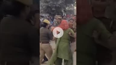 गैंग रेप पीड़िता डीआईजी के कर के आगे जा गिरी बोली आरोपी खुलेआम घूम रहे हैं सर।#viralvideo #news