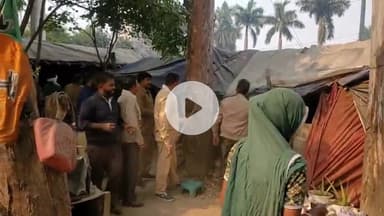 जगाधरी: सरोजनी कॉलोनी: हनुमान मंदिर के पास सड़क किनारे बैठे झुग्गी झोपड़ी वालों को नगर निगम की टीम ने हटाया