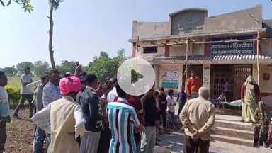 मामला है ग्राम पंचायत बर्ड़ियागोयल जनपद पंचायत जावरा जिला रतलाम का।
सुव़रो से परेशान व्यक्ति ने दिया धरना